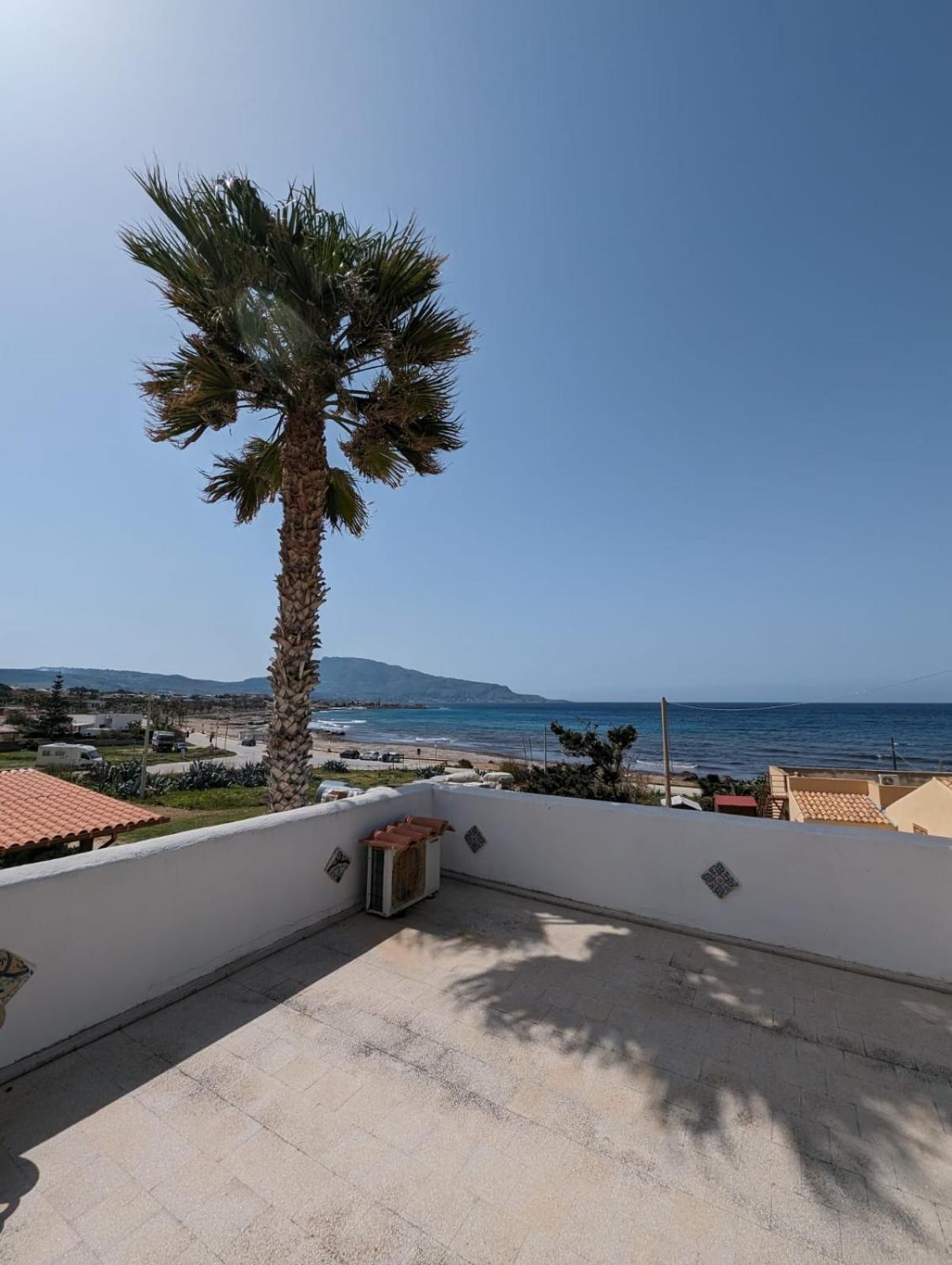 Villa Baia Di Cornino 库斯托纳奇 外观 照片
