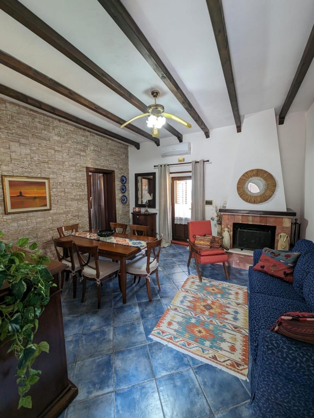 Villa Baia Di Cornino 库斯托纳奇 外观 照片