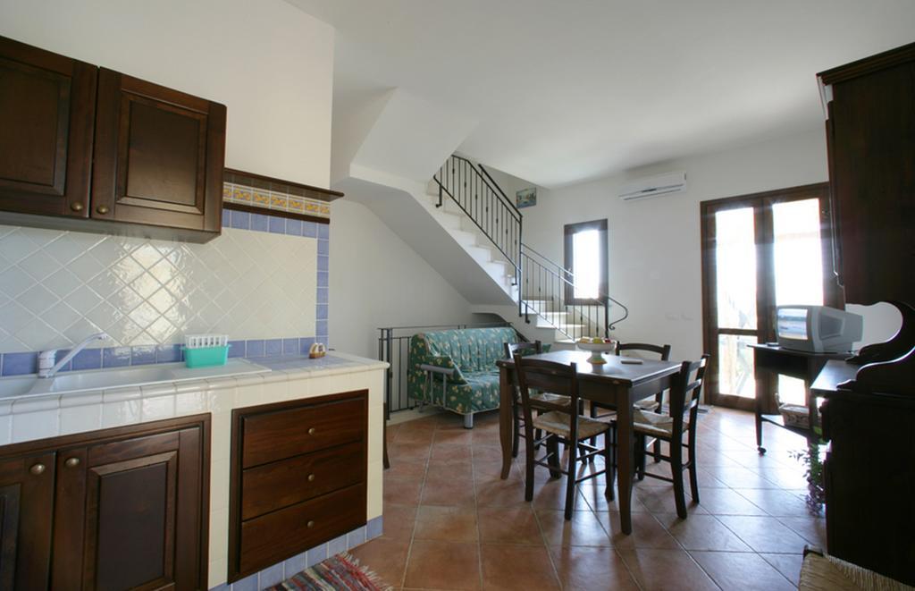 Villa Baia Di Cornino 库斯托纳奇 客房 照片